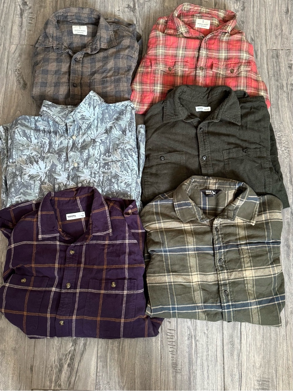 Lot of 6 Mens Casual Button Down Shirts. SM